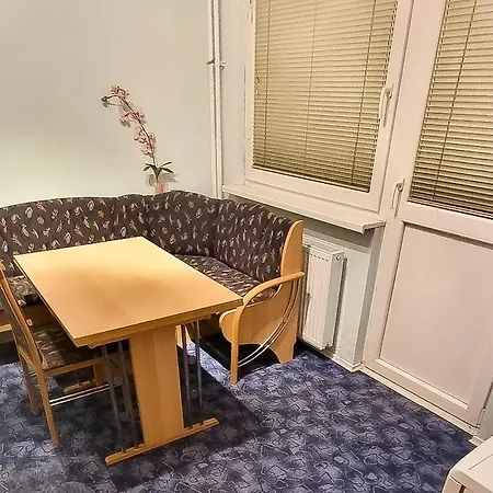 Apartma Frida شقة